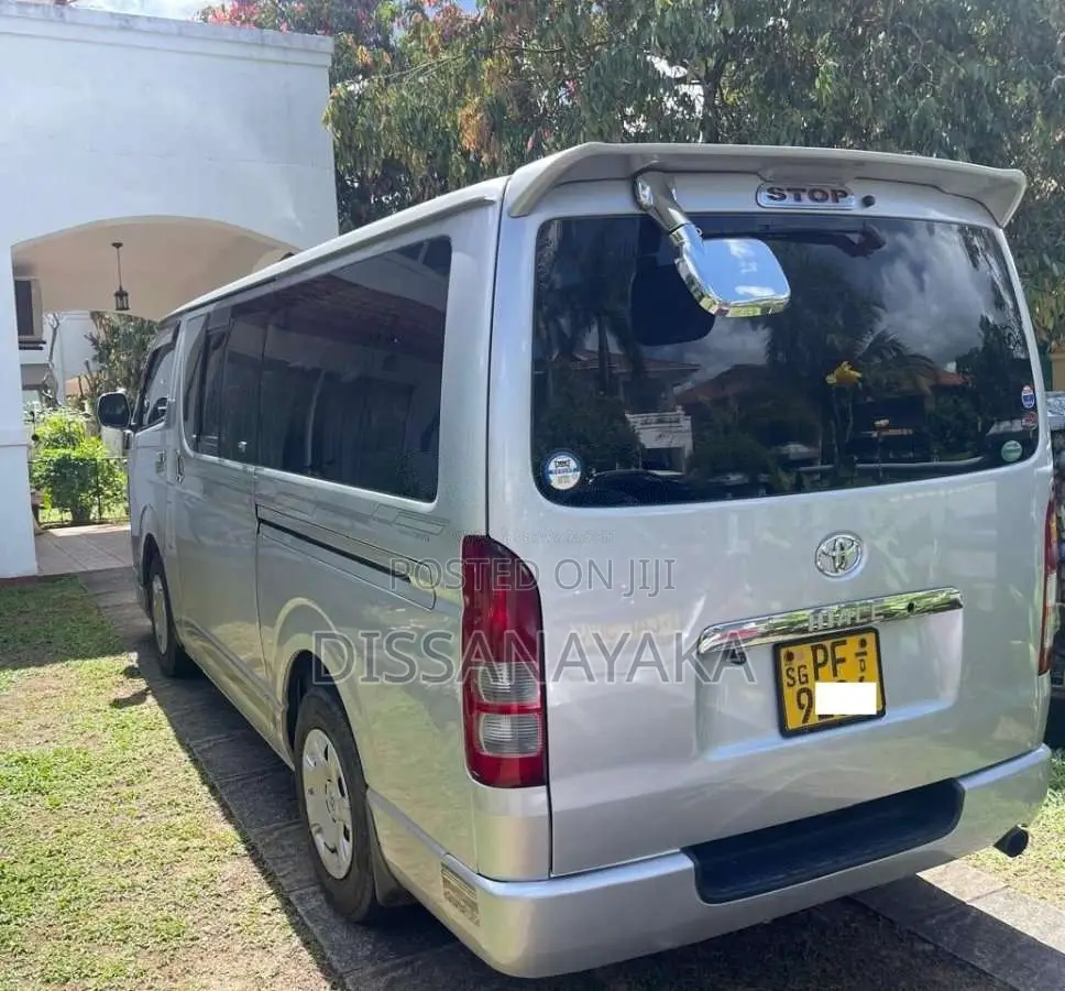 Toyota KDH 2011 Van (Used)