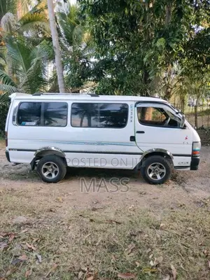 Toyota Dolphin LH102 1992 Van (Used)