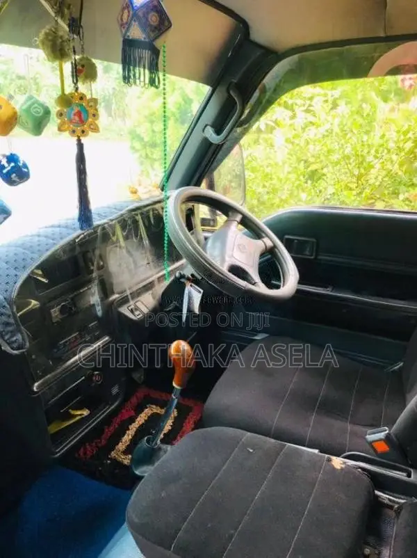 Nissan Caravan 1995 Van (Used)