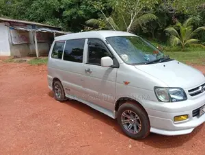 Toyota Noah 1997 Van (Used)