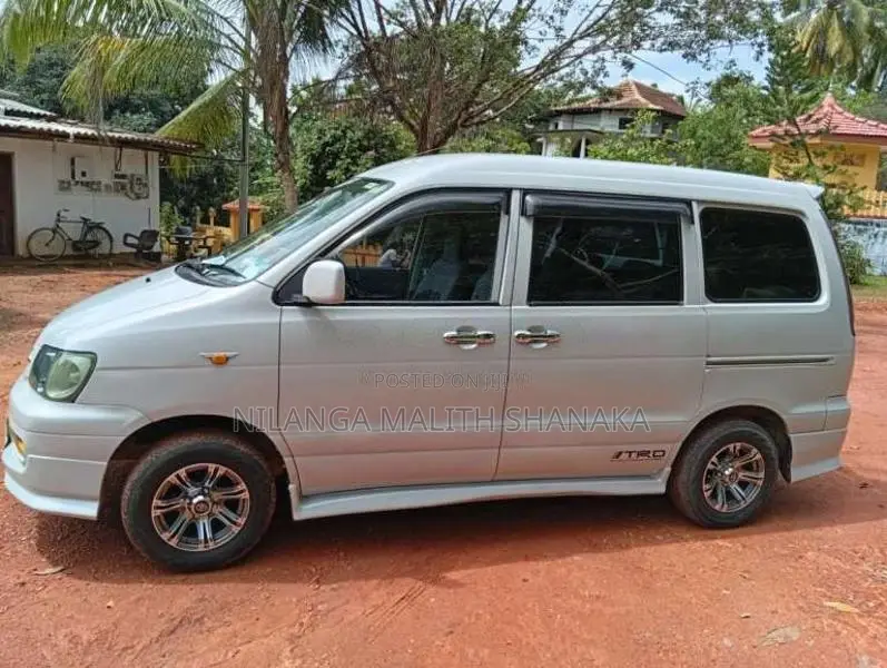 Toyota Noah 1997 Van (Used)