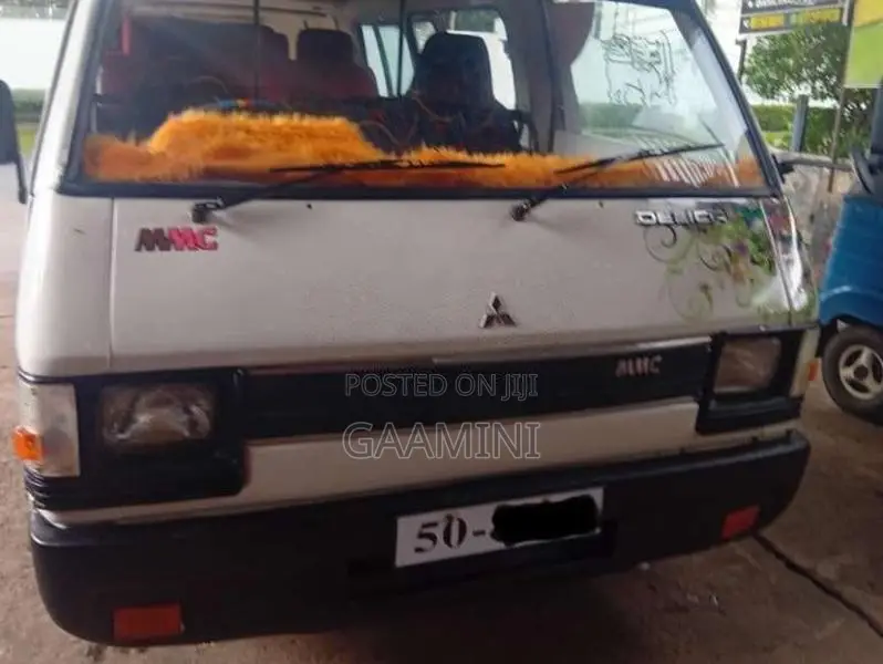 Mitsubishi L300 1988 Van (Used)