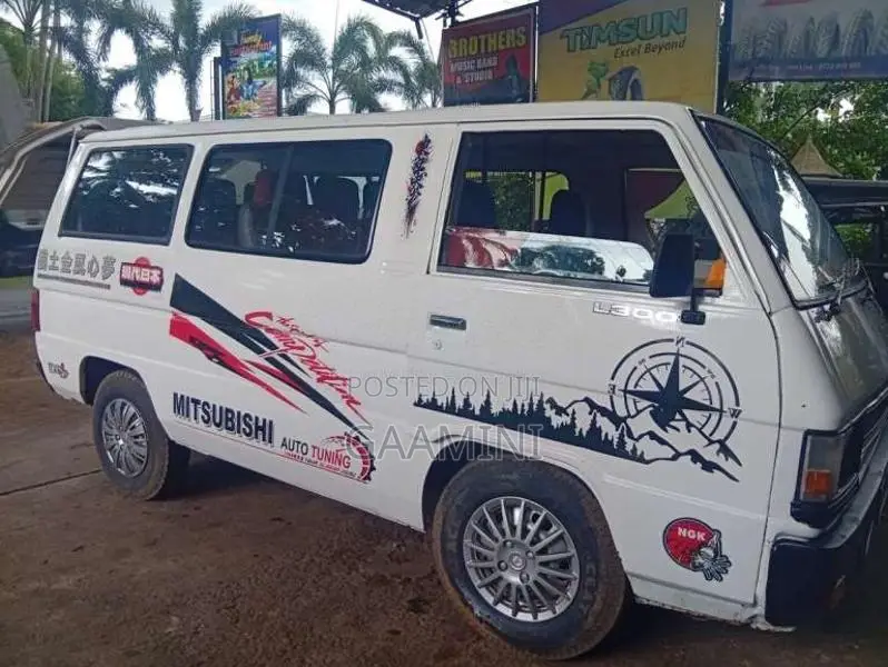 Mitsubishi L300 1988 Van (Used)