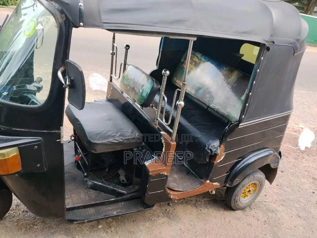 Bajaj 4 Stroke 2011 Three Wheel (Used)