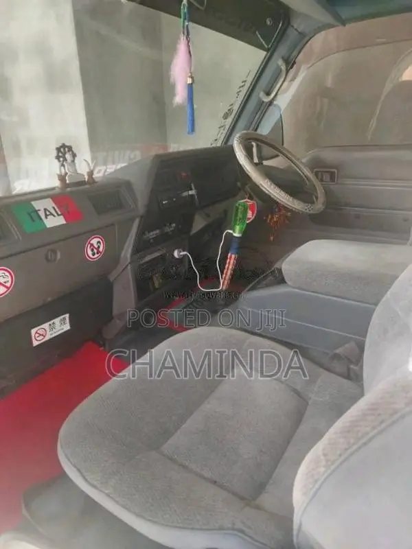 Nissan Caravan 2003 Van (Used)