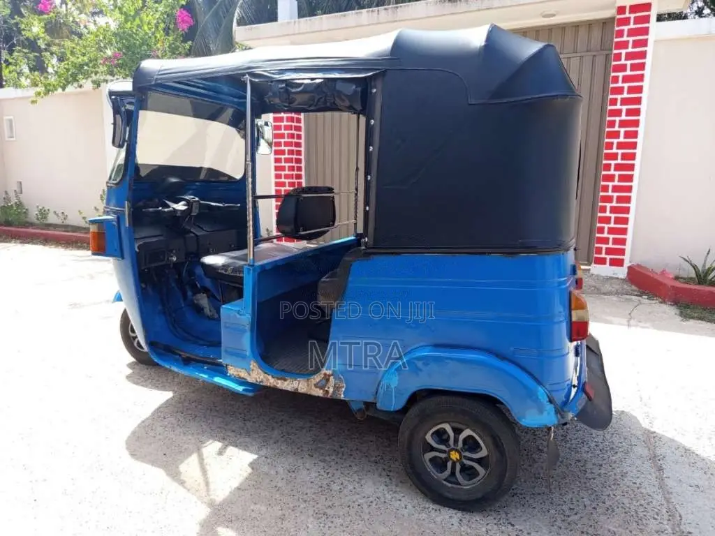 Bajaj RE 205 2013 Three Wheel (Used)
