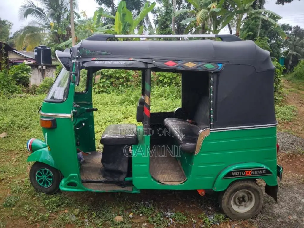 Bajaj 4 Stroke 2007 Three Wheel (Used)