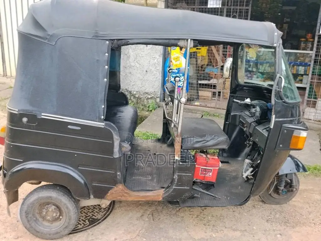 Bajaj 4 Stroke 2011 Three Wheel (Used)