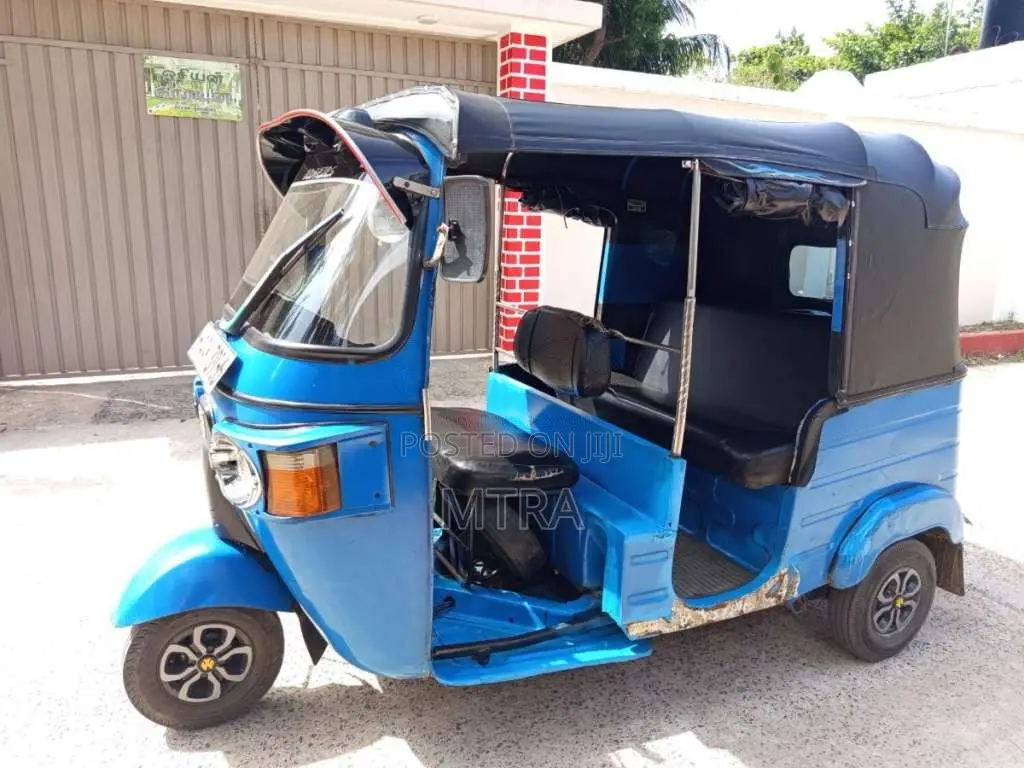 Bajaj RE 205 2013 Three Wheel (Used)