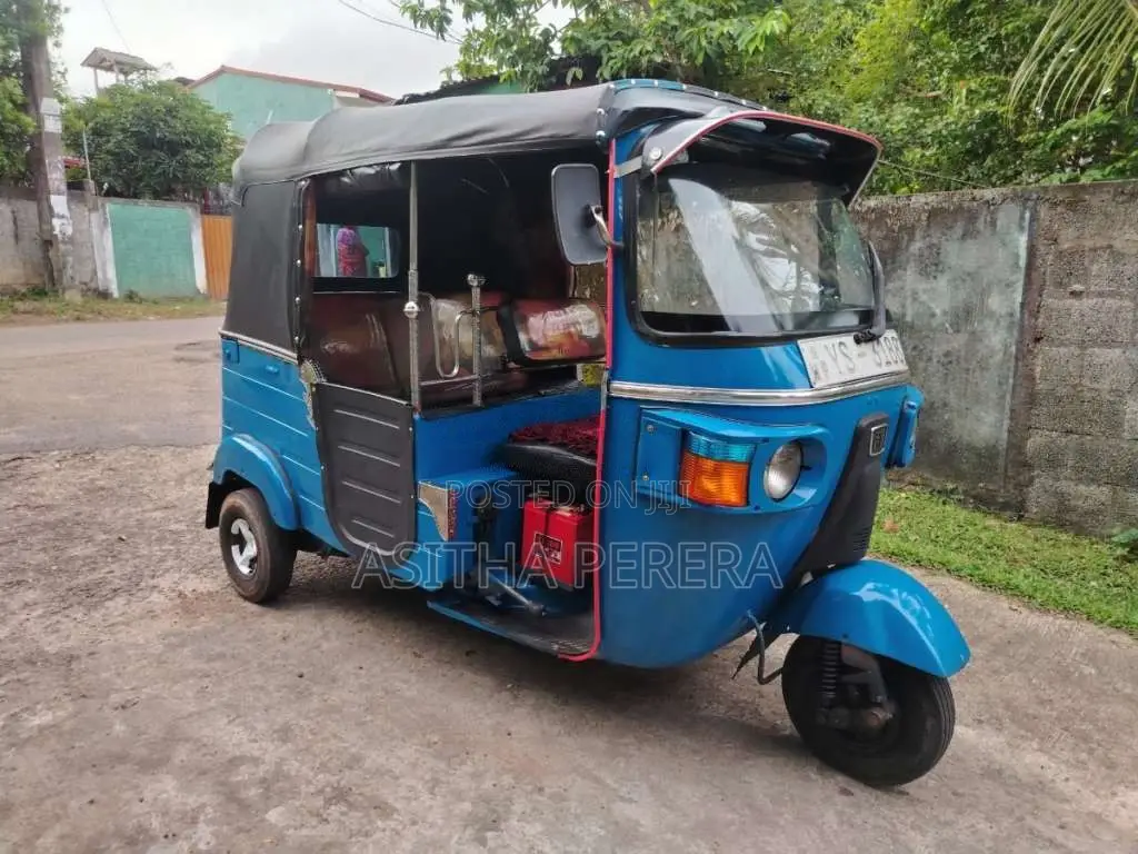 Bajaj RE 205 2011 Three Wheel (Used)