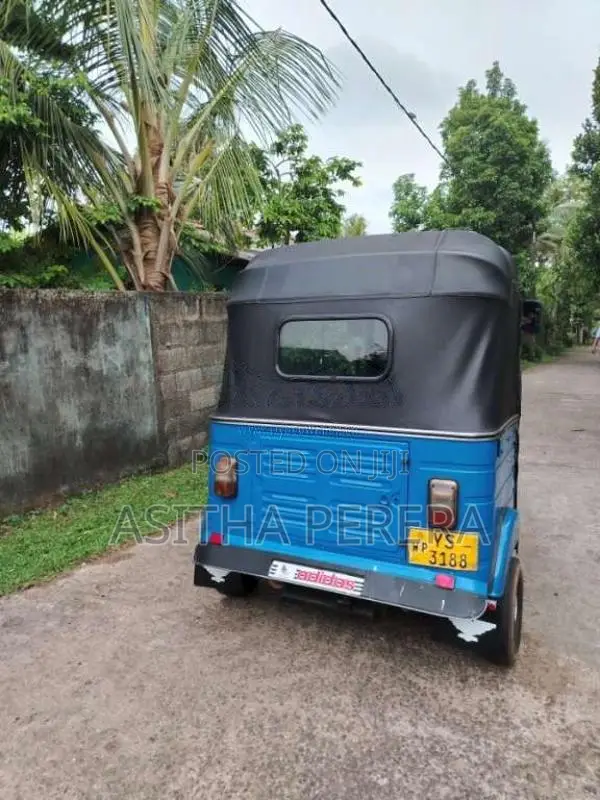 Bajaj RE 205 2011 Three Wheel (Used)