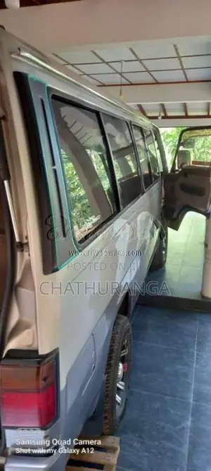 Nissan Caravan 1993 Van (Used)