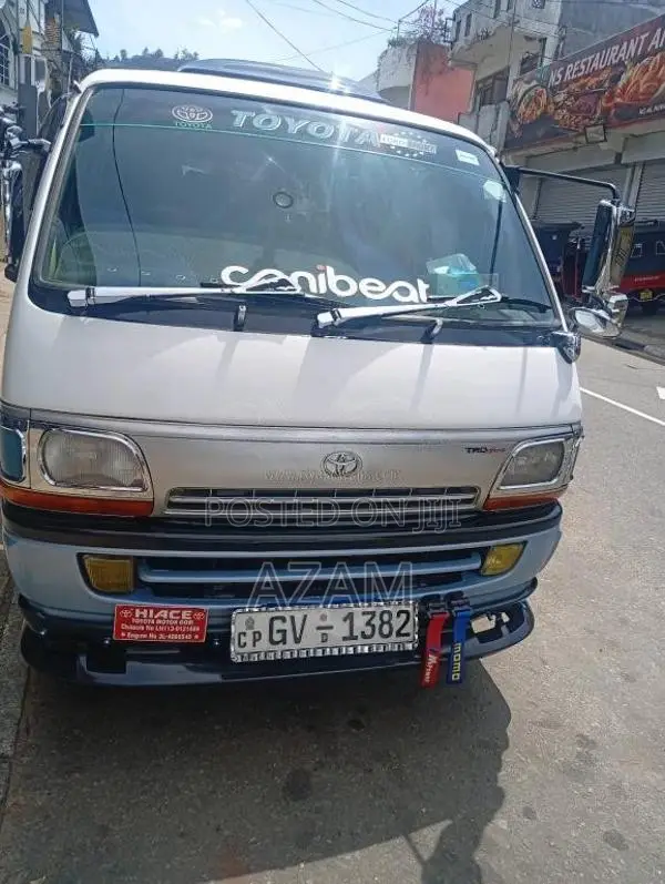Toyota Dolphin 2002 Van (Used)