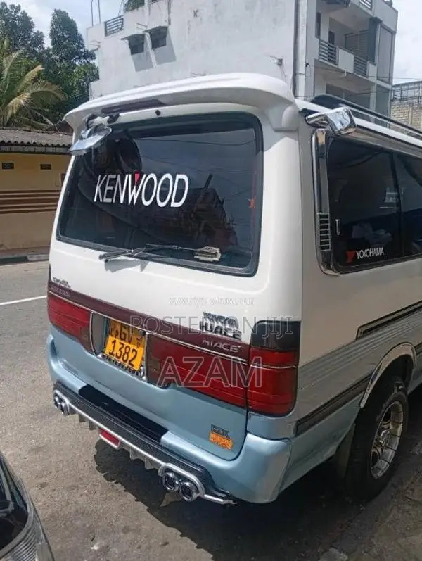 Toyota Dolphin 2002 Van (Used)