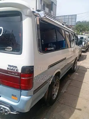 Toyota Dolphin 2002 Van (Used)