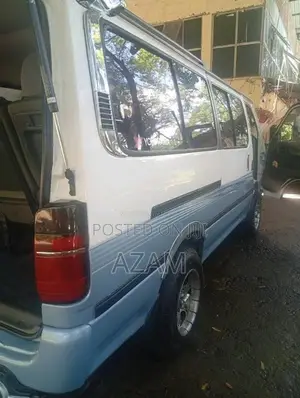 Toyota Dolphin 2002 Van (Used)