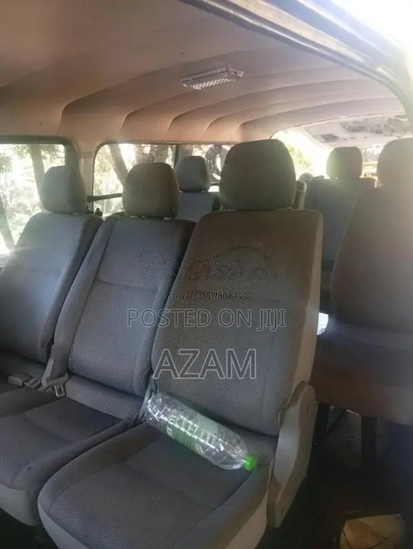Toyota Dolphin 2002 Van (Used)