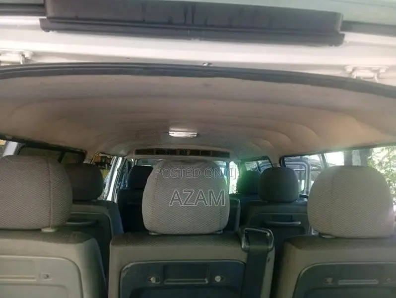 Toyota Dolphin 2002 Van (Used)