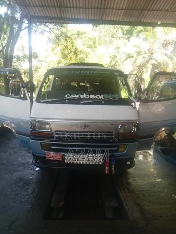 Toyota Dolphin 2002 Van (Used)