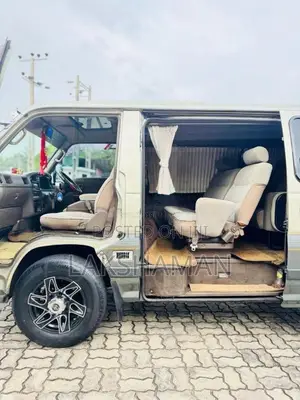 Nissan Caravan GLL 2000 Van (Used)