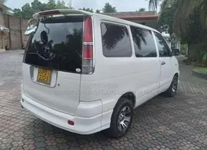 Toyota Noah Kr42 2001 Van (Used)