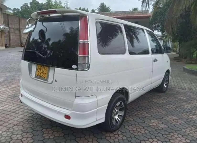 Toyota Noah Kr42 2001 Van (Used)