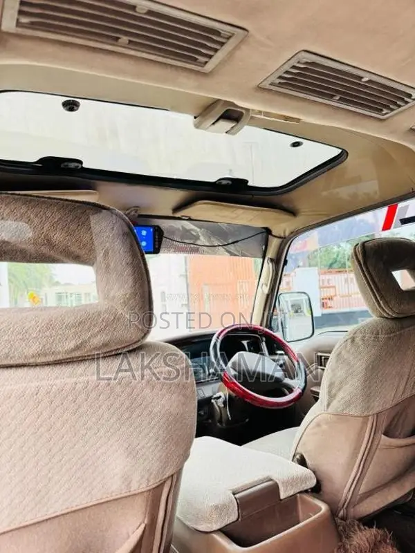 Nissan Caravan GLL 2000 Van (Used)