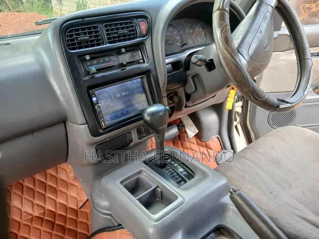 Nissan Serena VX 1994 Van (Used)