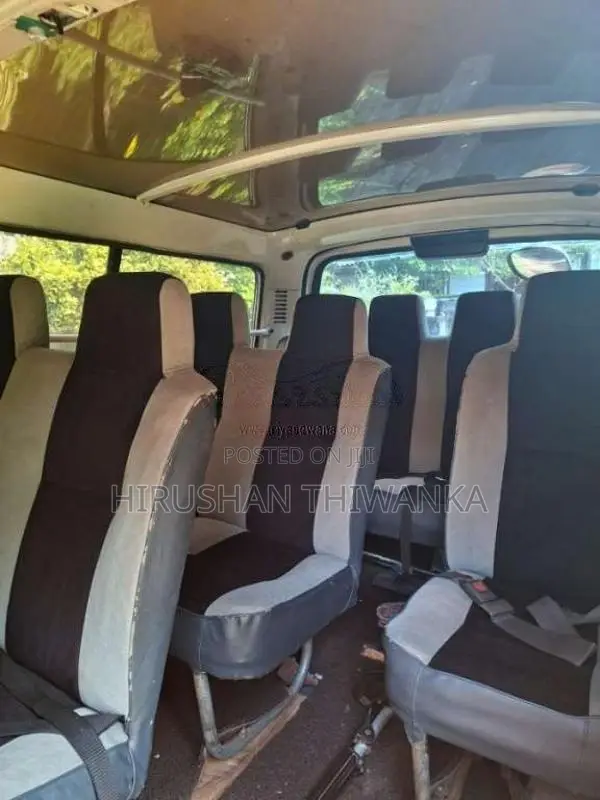 Toyota Dolphin 1993 Van (Used)