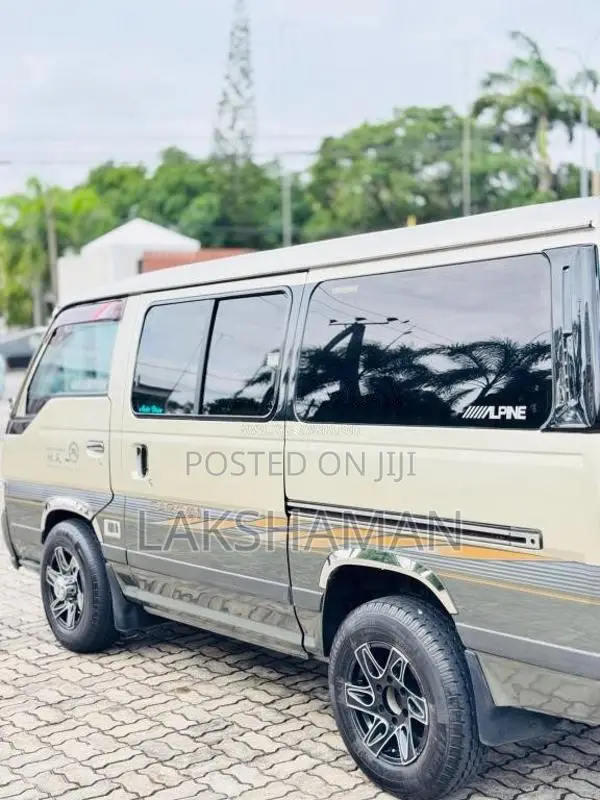 Nissan Caravan GLL 2000 Van (Used)