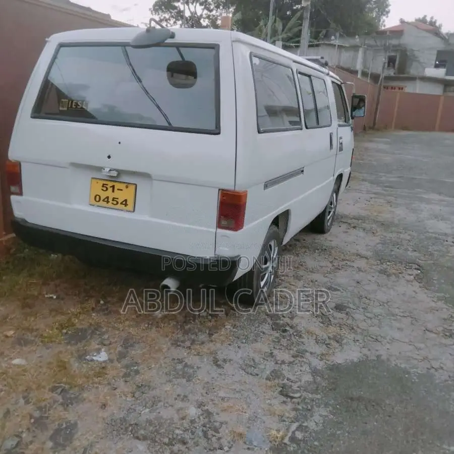 Mitsubishi L300 1989 Van (Used)