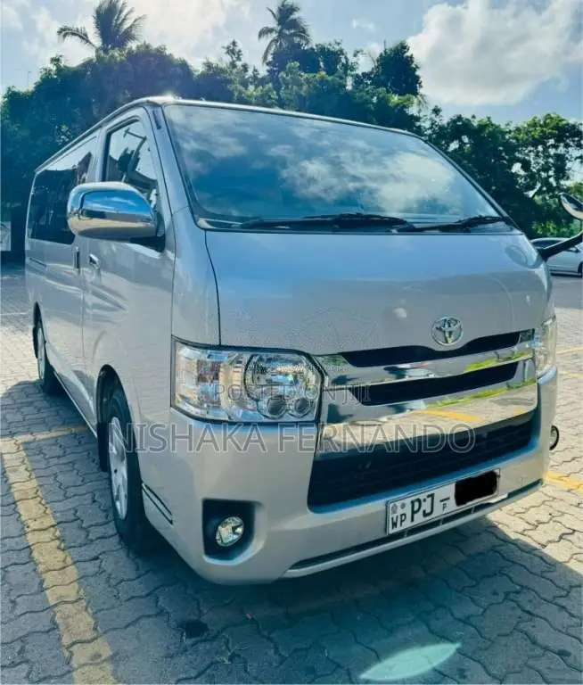 Toyota KDH 2016 Van (Used)