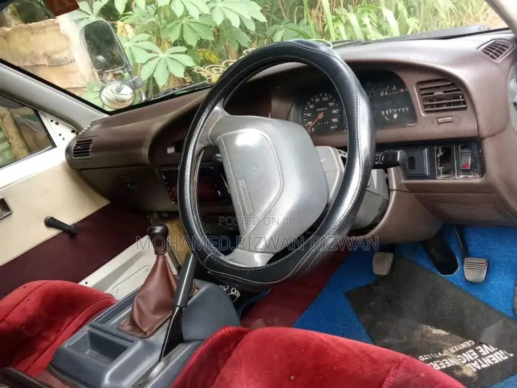 Toyota CR27 1990 Van (Used)