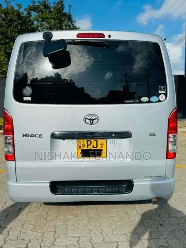 Toyota KDH 2016 Van (Used)