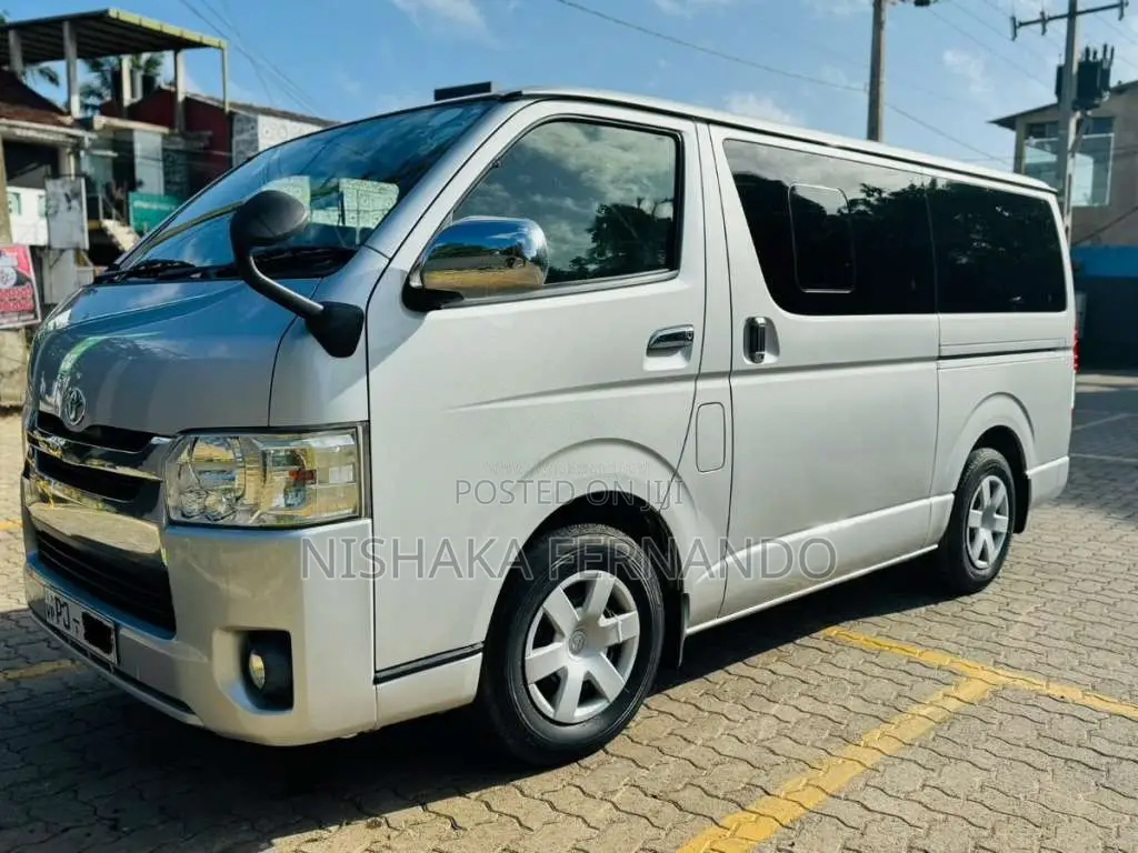 Toyota KDH 2016 Van (Used)
