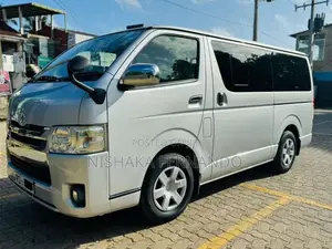 Toyota KDH 2016 Van (Used)