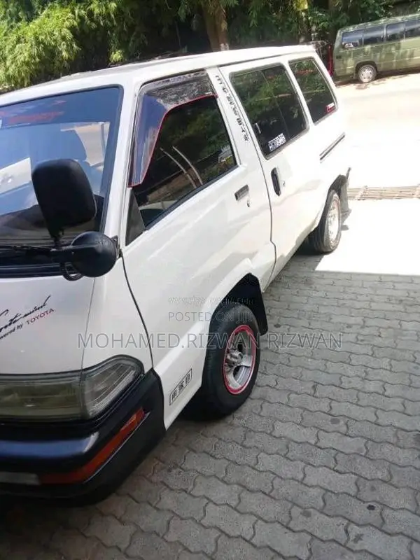 Toyota CR27 1990 Van (Used)