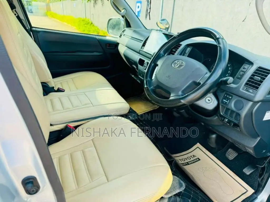 Toyota KDH 2016 Van (Used)