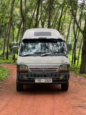 Toyota Dolphin 1999 Van (Used)
