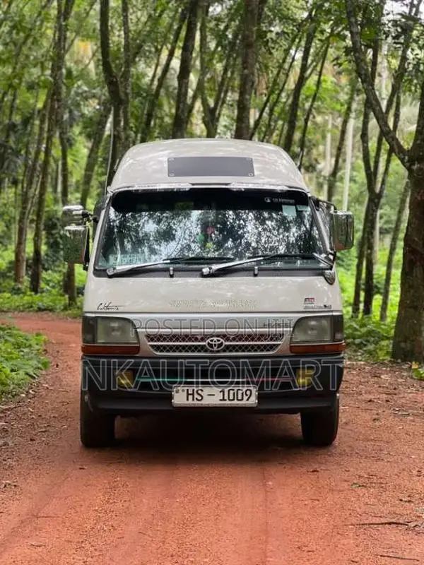 Toyota Dolphin 1999 Van (Used)
