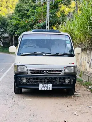 Toyota Dolphin 1993 Van (Used)