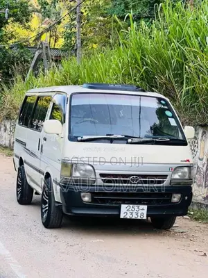 Toyota Dolphin 1993 Van (Used)