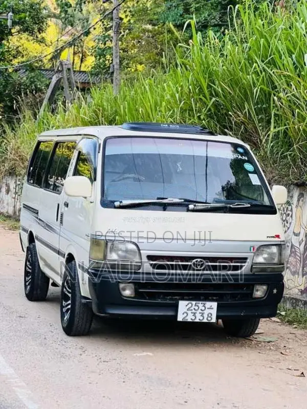 Toyota Dolphin 1993 Van (Used)