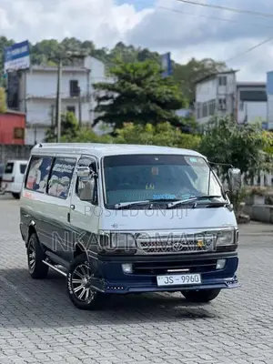 Toyota Dolphin 1999 Van (Used)