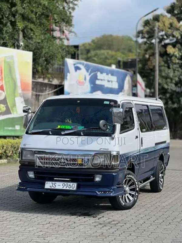 Toyota Dolphin 1999 Van (Used)