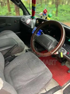 Toyota Dolphin 1999 Van (Used)
