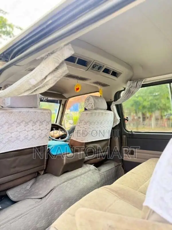 Nissan Caravan 1995 Van (Used)