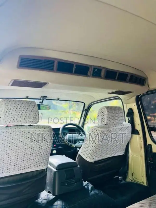 Toyota Dolphin 1993 Van (Used)