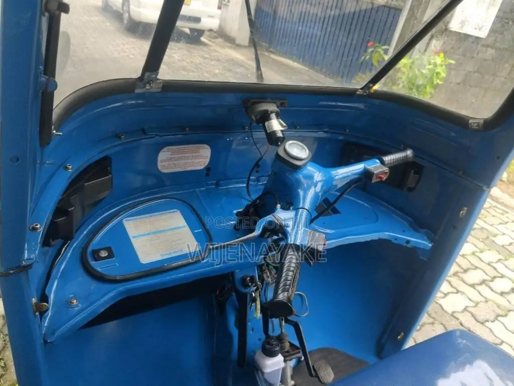 Bajaj RE 2 Stroke 2004 Three Wheel (Used)