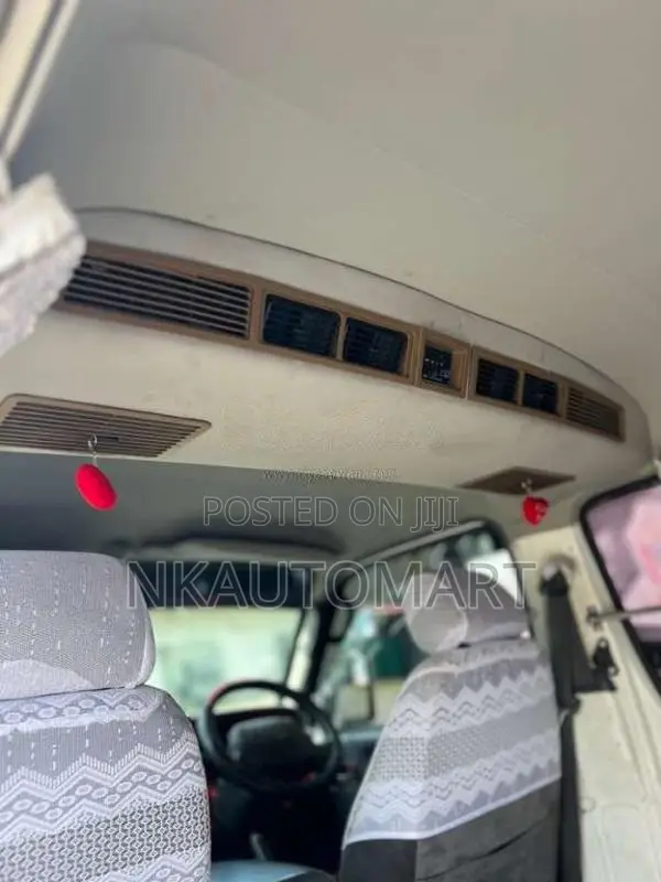 Toyota Dolphin 1999 Van (Used)
